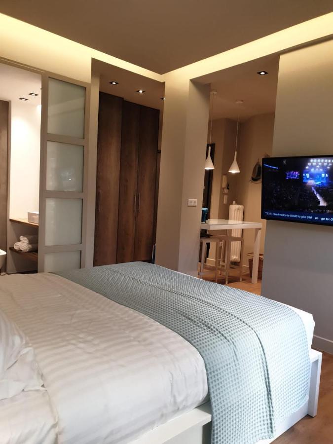 Renovated Studio With Roof Garden Access, 15 M Walk To Acropolis Apartment Athens Exterior photo